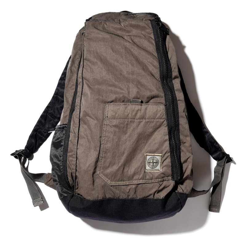バックパック5万5000円／ストーンアイランド（トヨダトレーディング プレスルーム）