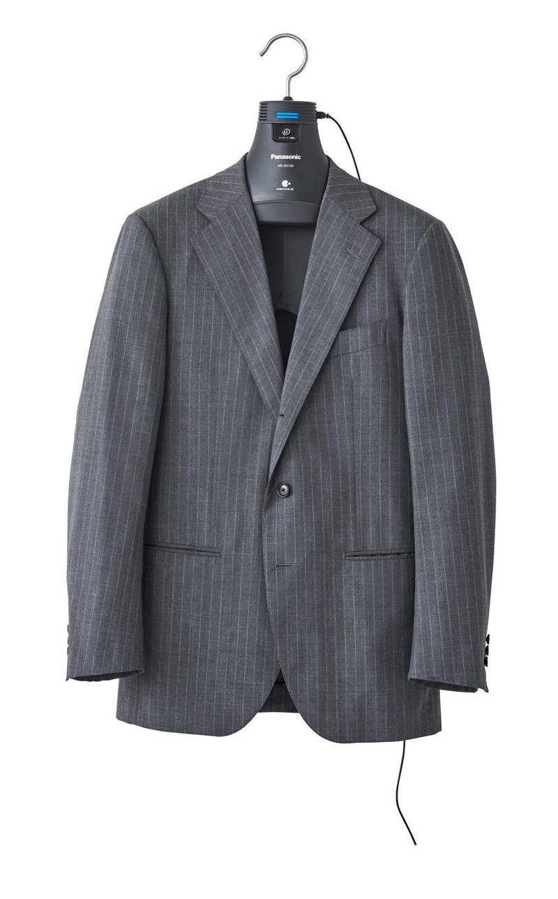 ハンガーにかけてスイッチオンするだけで簡単に衣類をリフレッシュ。ハンガー形状も人が着ている状態に近く、型崩れもなし! 脱臭ハンガー MS-DH210 9月20日発売 オープン価格