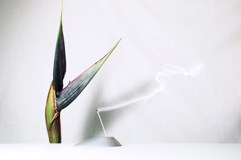 イズミカン コレクション インセンス 0/ZERO、1/SAKURA、2/WAKABA、3/HANAYUZU、4/YUDACHI お香立て 全1種類 1万5000 円、お香全5種類(1箱31本入)各3000円(税別)