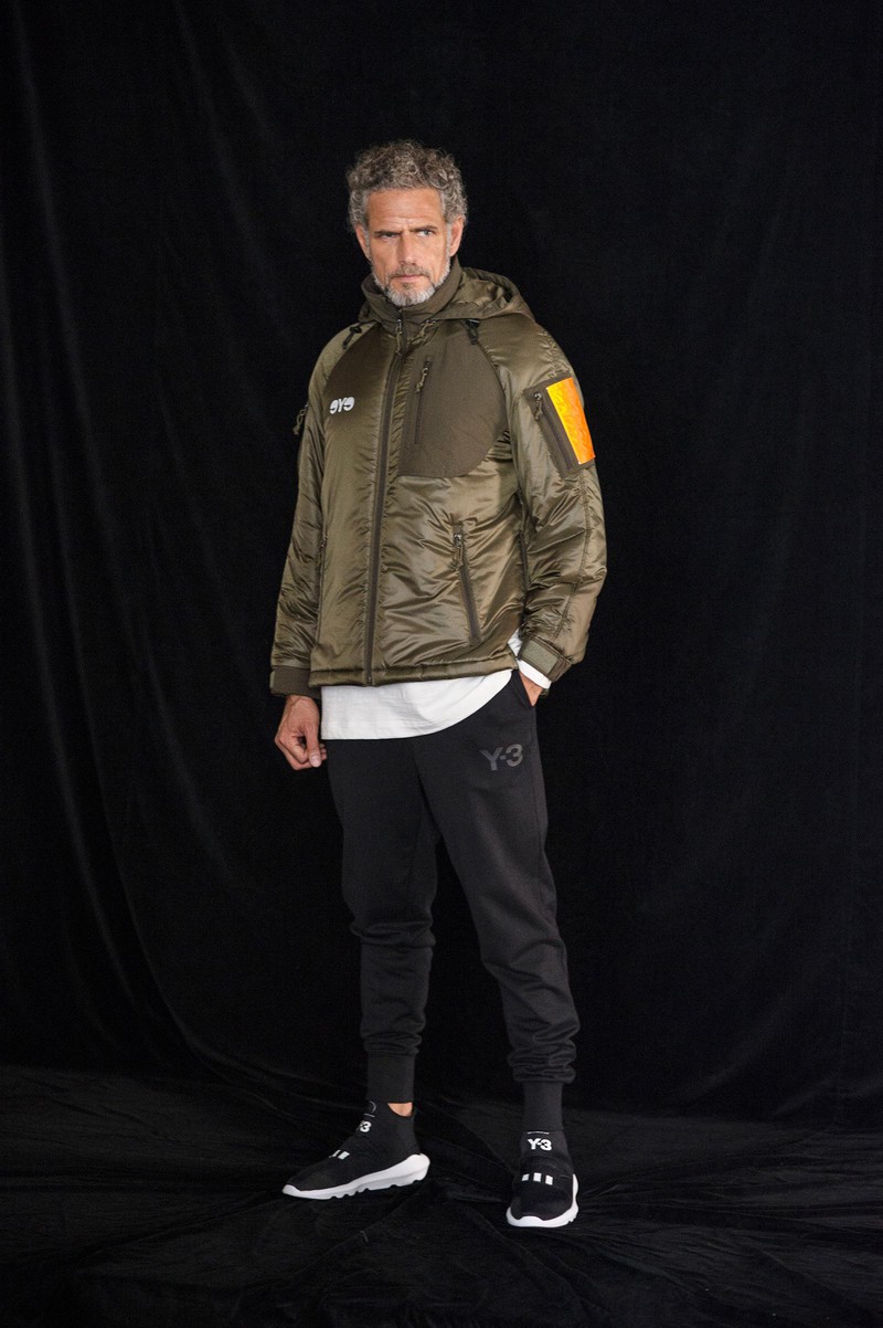 ブルゾン5万8000円/アイコムデギャルソン ジュンヤワタナベマン、カットソー2万8000円、パンツ2万5000円、靴5万円/すべてワイスリー