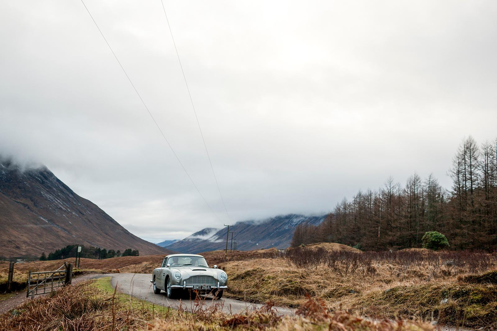 DB5コンティニュエーションの車体色はボンドムービーと同じシルバーバーチとなる