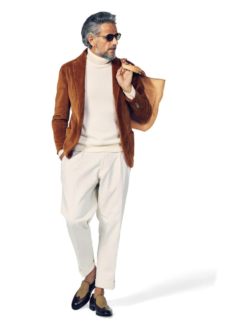 ジャケット4万6000円/サンタニエッロ(バインド ピーアール)、ニット3万2000円/アルテア(ニコル)、パンツ2万4000円/ベルウィッチ(アマン)、靴17万円/エドワード グリーン(ストラスブルゴ)、サングラス3万8000円/フォーナインズ・フィールサン(フォーナインズ)、バッグ6万円/ダ ヴィンチ ファーロ(ダ ヴィンチ ファーロ ジャパン)