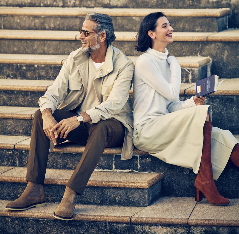 男性●ブルゾン35万1000円、ニット14万2000円、パンツ6万6000円、ブーツ参考商品/すべてロロ・ピアーナ(ロロ・ピアーナ 銀座並木通り本店)、時計287万円/ヴァシュロン・コンスタンタン、そのほかはスタイリスト私物 女性●ニット15万4000円、パンツ54万1000円、ブーツ(参考色)27万8000円/すべてロロ・ピアーナ(ロロ・ピアーナ 銀座並木通り本店)