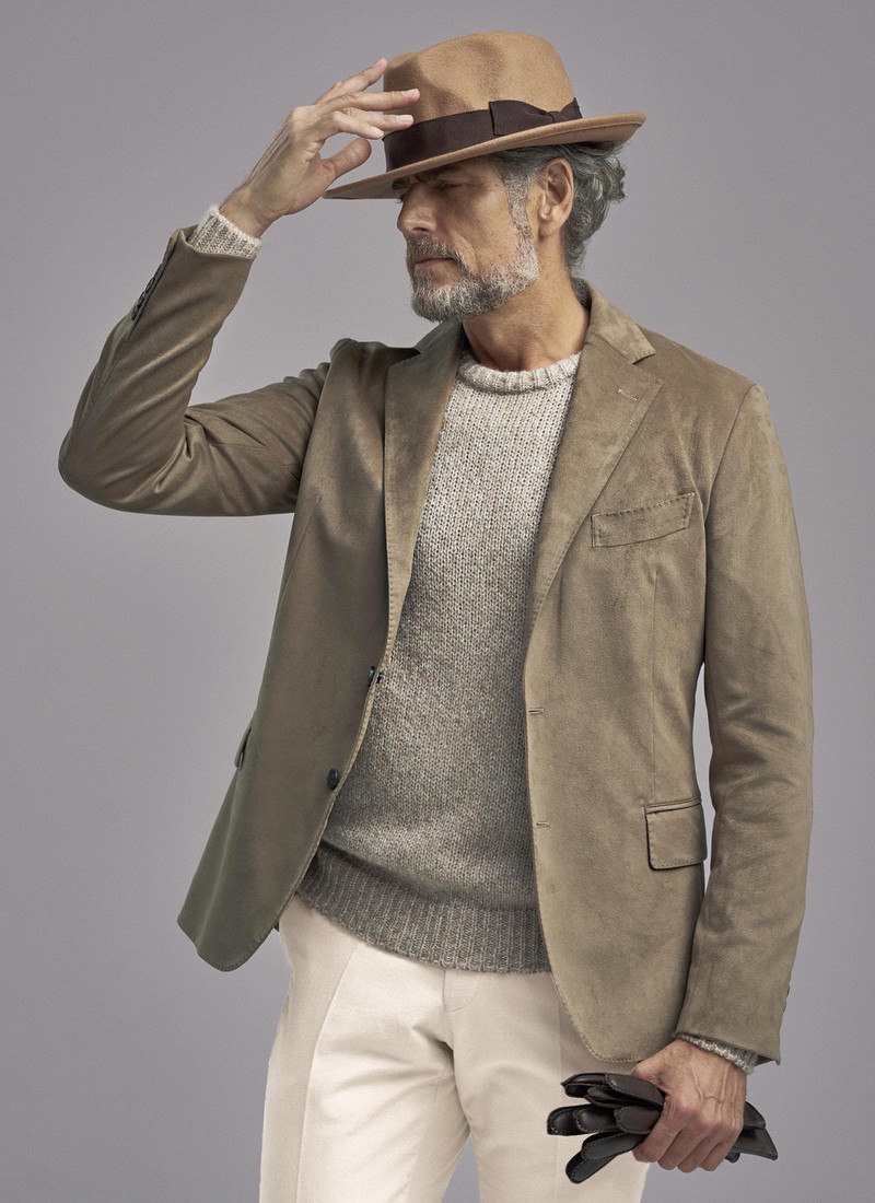 ジャケット6万6000円/マッキントッシュ ロンドン(SANYO SHOKAI)、ニット3万3000円、パンツ2万9000円、ハット2万6000円、グローブ1万9000円/すべてマッキントッシュ ロンドン(SANYO SHOKAI)