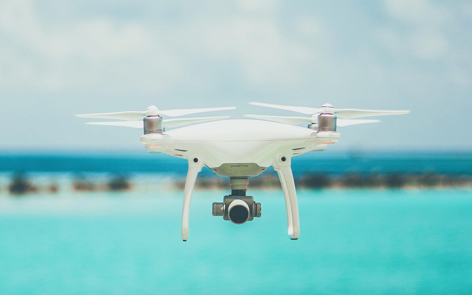 DJI社の中型機「Phantom(ファントム)」シリーズは、1インチカメラを搭載し、高画質な撮影が行えます。