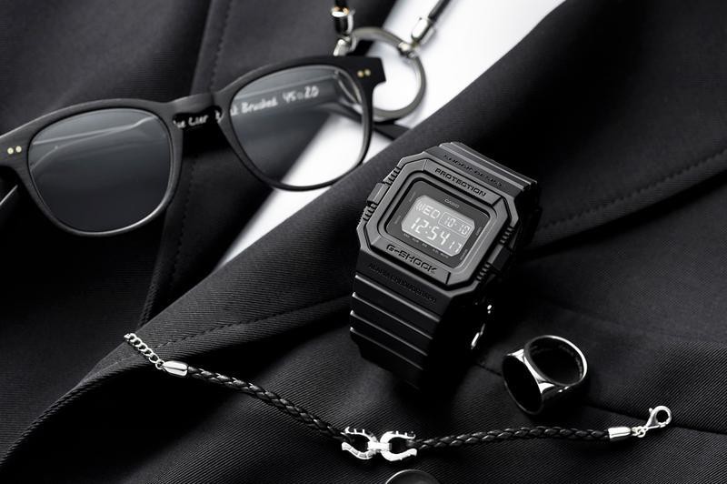 「DW-D5500BB-1JF」デジタル、SS+ラバーケース（45.4×46.2mm）・ブレスレット1万2500円／G-SHOCK（カシオ計算機お客様相談室）