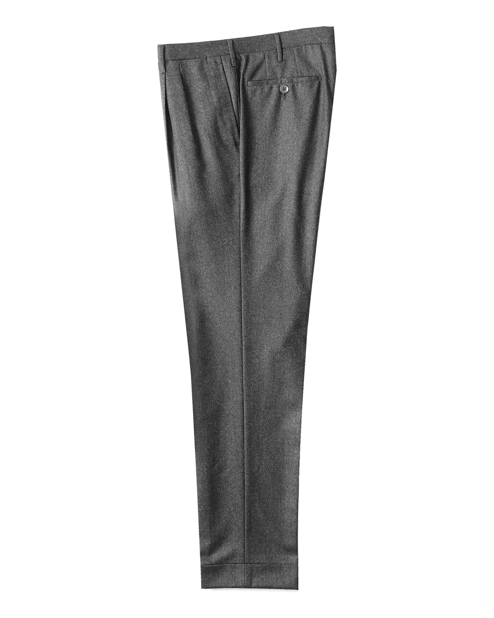 パンツ5万円/ロータ(トゥモローランド)