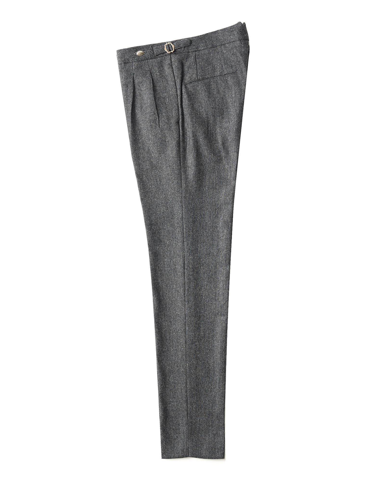 パンツ3万4000円/タリアトーレ(トレメッツォ)