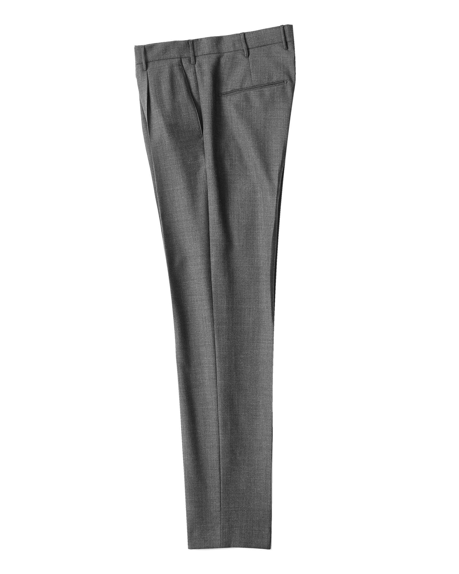 パンツ2万8000円/ベルウィッチ(アスティーレ ハウス)
