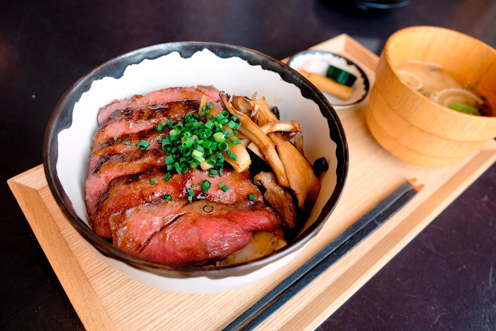 アンダーズ 東京 ザ タヴァン グリル＆ラウンジ ステーキ丼