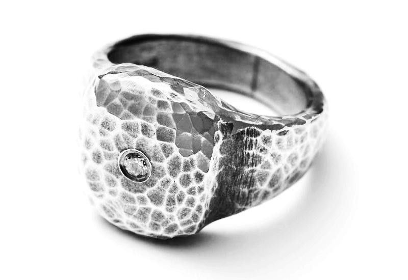 ピンキーリング 10万円/マルコム ベッツ(バーニーズ ニューヨーク カスタマーセンター)