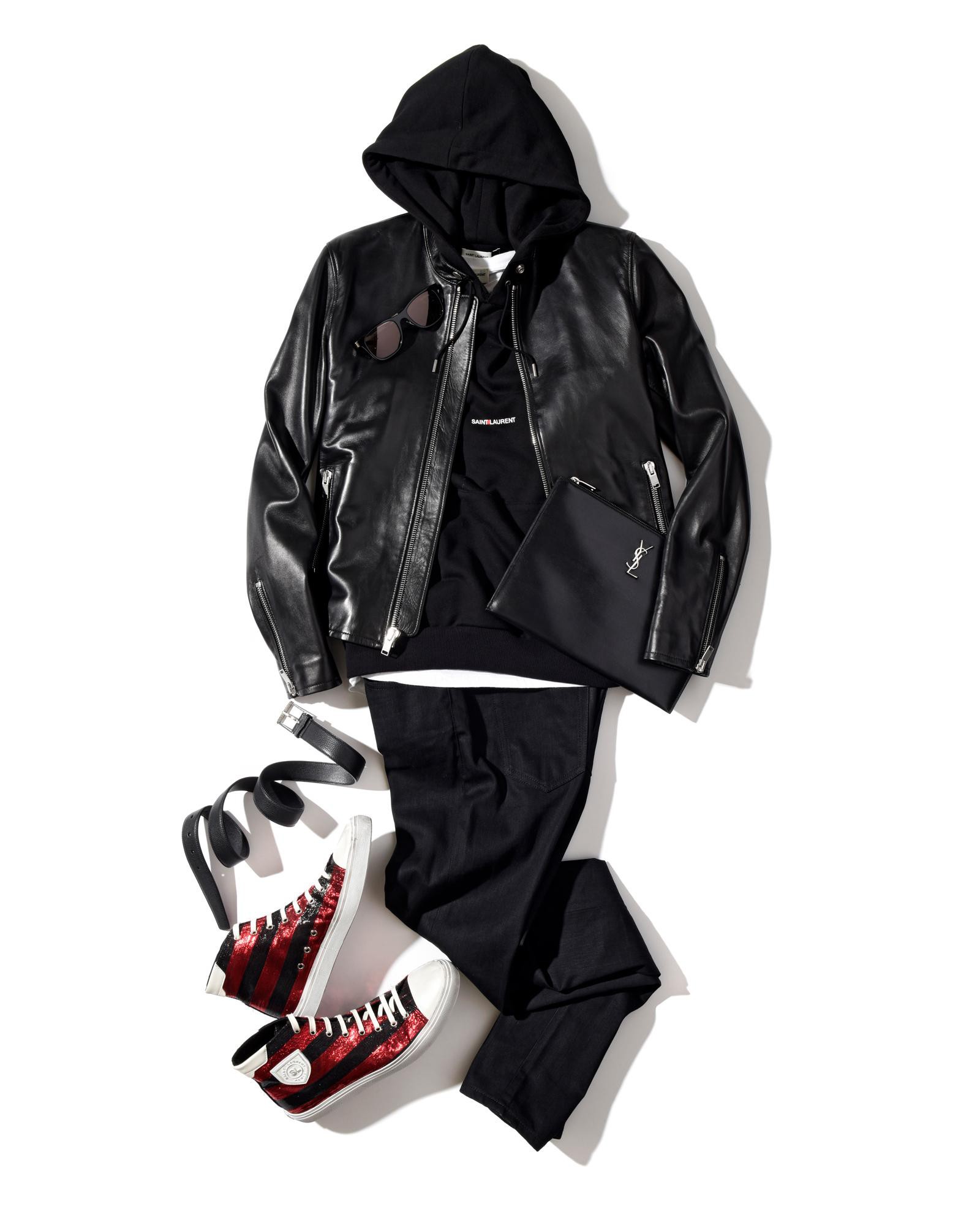 ライダーズ49万9000円、パーカ8万3000円、カットソー3万7000円、パンツ6万円、サングラス4万円、バッグ6万9000円、ベルト4万5000円、靴11万円/すべてサンローラン バイ アンソニー・ヴァカレロ(イヴ・サンローラン)