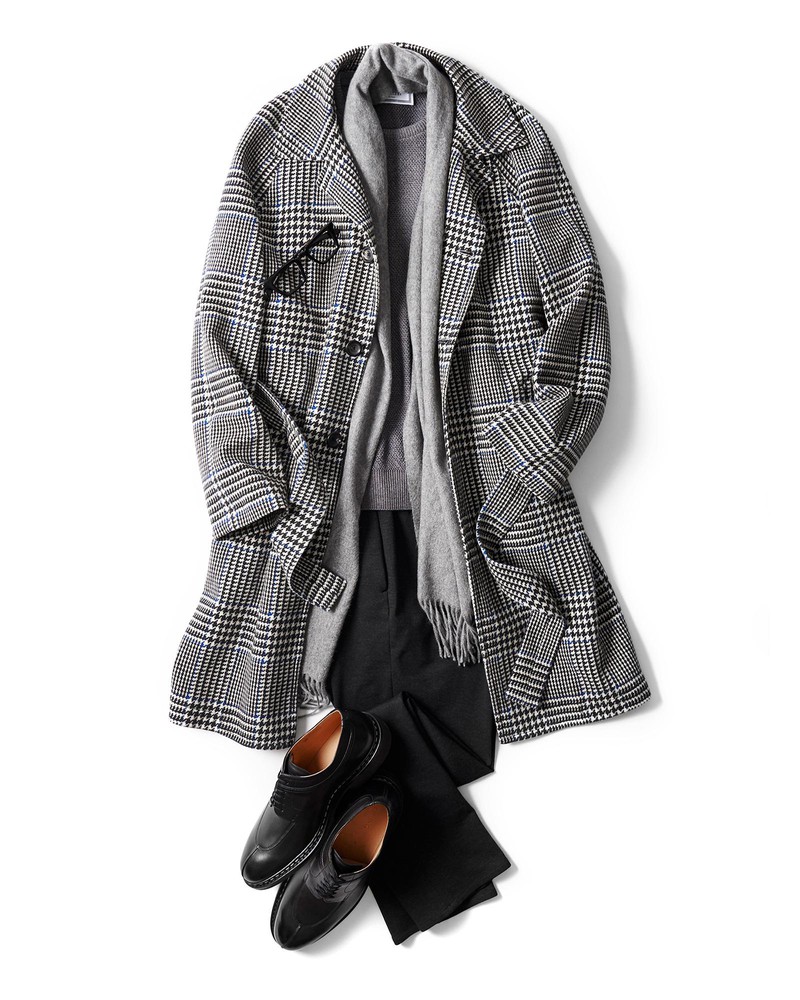 マフラー3万2000円/ジョンストンズ(リーミルズ エージェンシー)、コート8万3000円/チルコロ 1901(トヨダトレーディング プレスルーム)、ニット2万7000円/マルコザニーニ(カルタゴ)、パンツ2万7000円/ジャブス アルキヴィオ(エフイーエヌ)、メガネ3万4000円/ネイティブサンズ(ジービーガファス)、靴8万6000円/エシュン(トレーディングポスト青山本店)