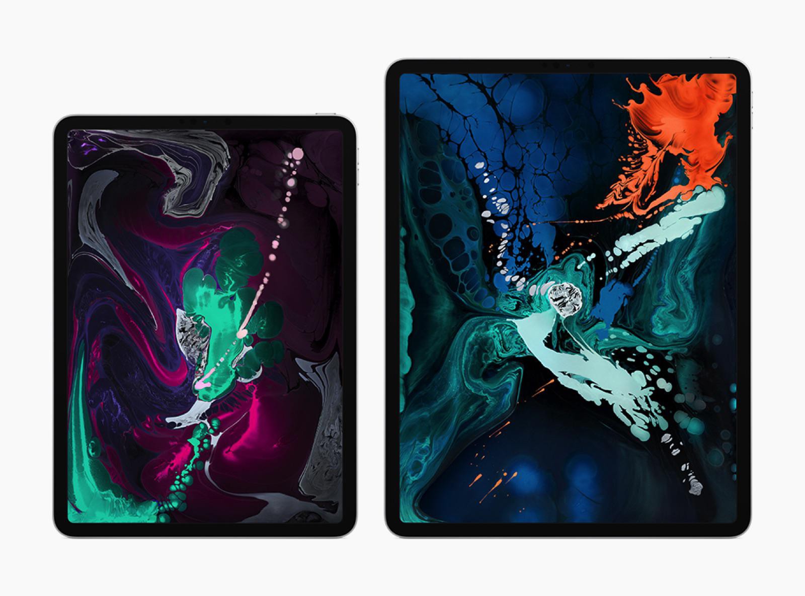 新型iPad Proの11インチ（左）と12.9インチ（右）。