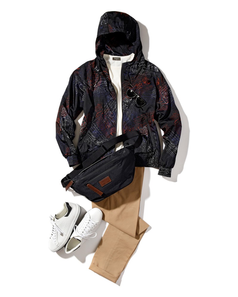 ブルゾン27万6000円、ニット11万6000円、パンツ8万3500円、サングラス6万4000円、バッグ18万円、靴13万8000円/すべてベルルッティ(ベルルッティ・インフォメーション・デスク)