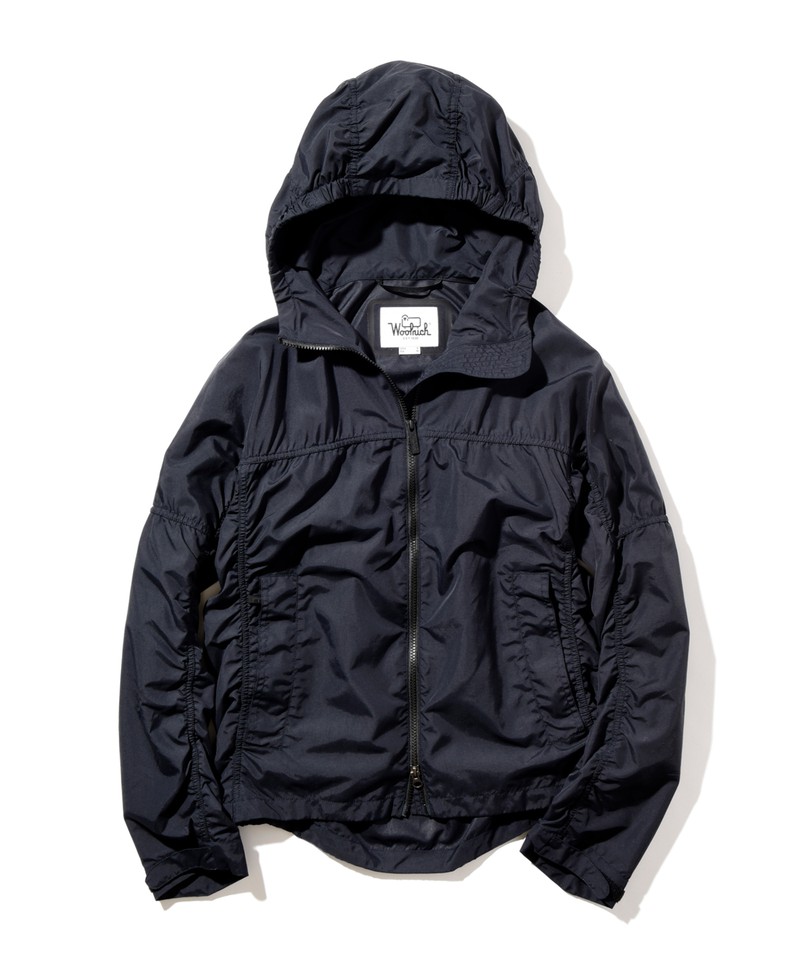 ブラックフードパーカーブルゾン1万8000円／ウールリッチ（ウールリッチ 青山店）