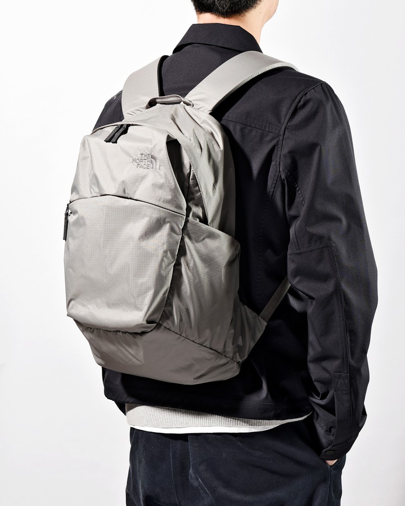 「グラムデイパック」。Ｗ46×Ｈ28×Ｄ18cm、20L。１万2000円／ザ・ノース・フェイス（ザ・ノース・フェイス 原宿店）