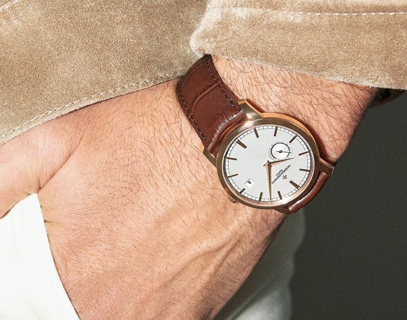 時計272万円／ヴァシュロン・コンスタンタン、ジャケット42万円／アイモネ（BULLSEYE PR）、パンツ2万7000円／ジェルマーノ（ビームス 六本木ヒルズ）