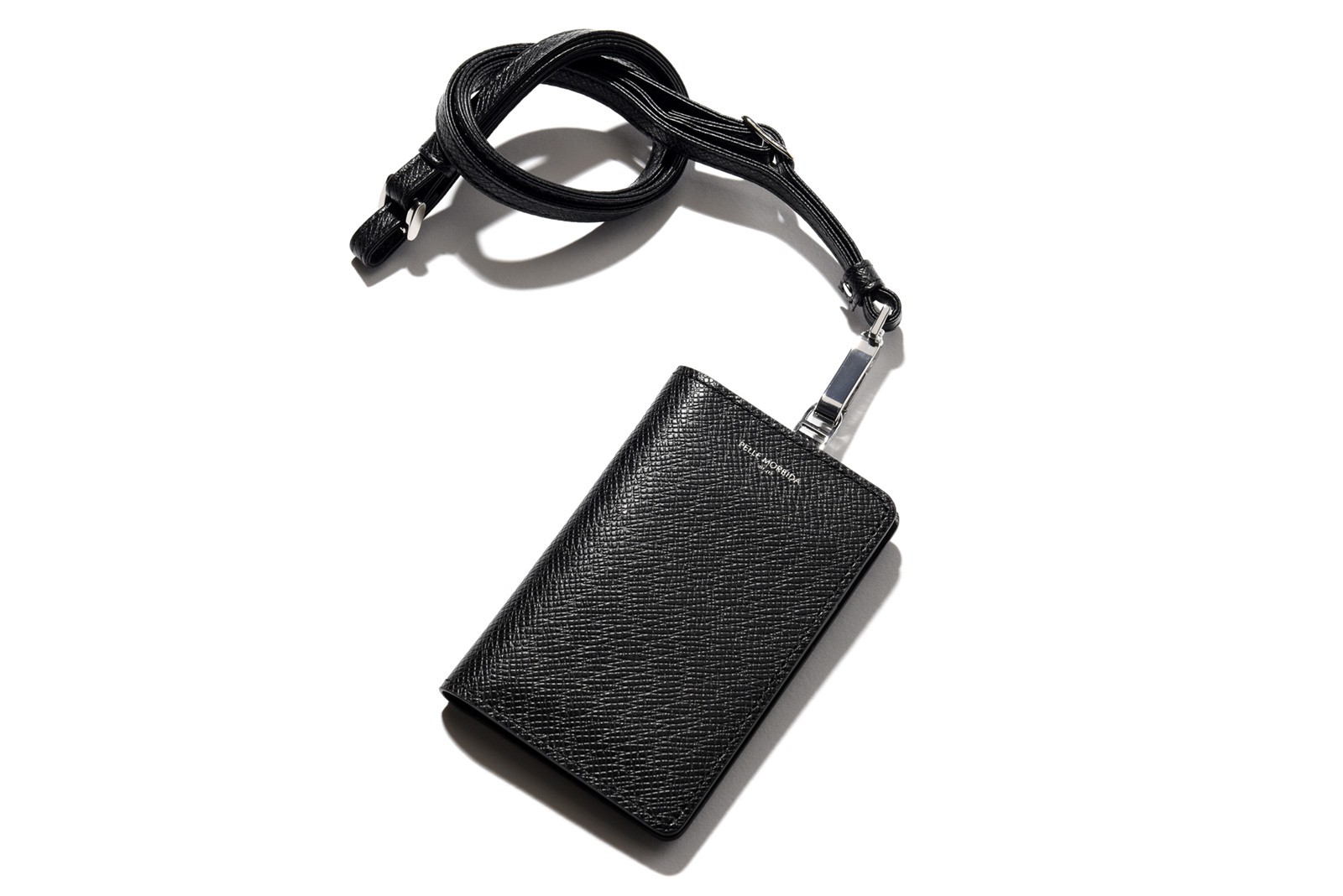 ウォレット［W7.6×H11.5×D1.3cm］1万6000円、ストラップ6500円／ペッレモルビダ（伊勢丹新宿店）