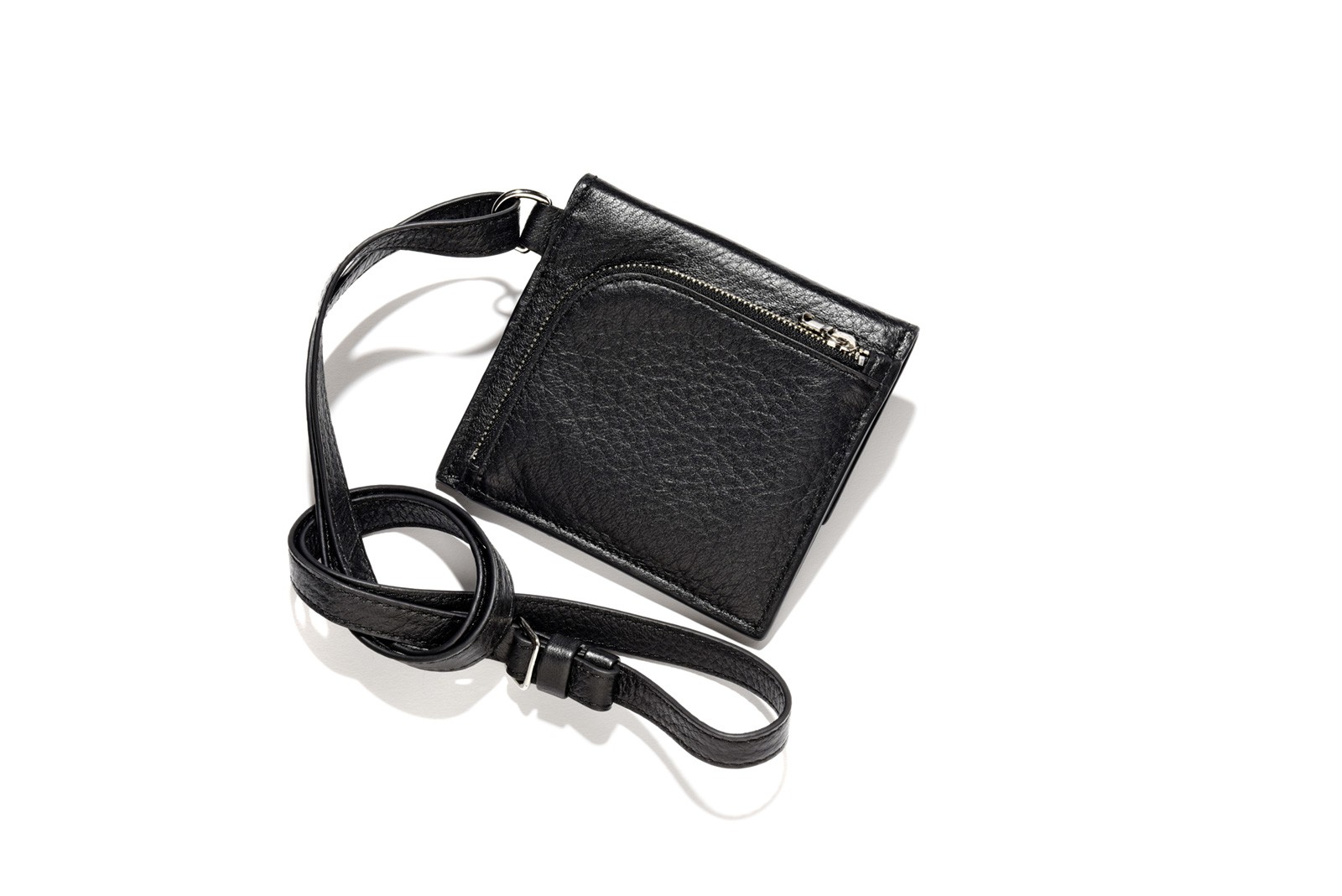 ［W12.5×H12×D2cm］1万6800円／メゾンスペシャル（メゾンスペシャル青山）