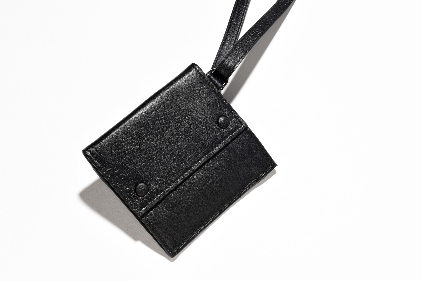 ［W12.5×H12×D2cm］1万6800円／メゾンスペシャル（メゾンスペシャル青山）