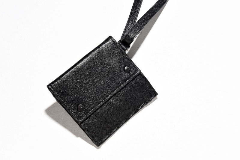 ［W12.5×H12×D2cm］1万6800円／メゾンスペシャル（メゾンスペシャル青山）