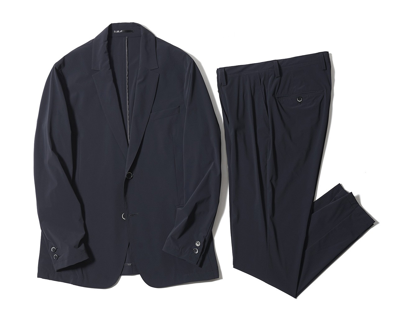 パッカブルスーツ7万6000円/ソリード(タトラスインターナショナル) 250g
