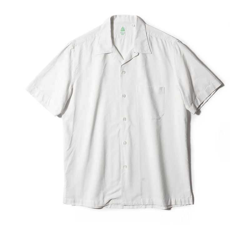 シャツ3万2000円/フィナモレ(アマン)