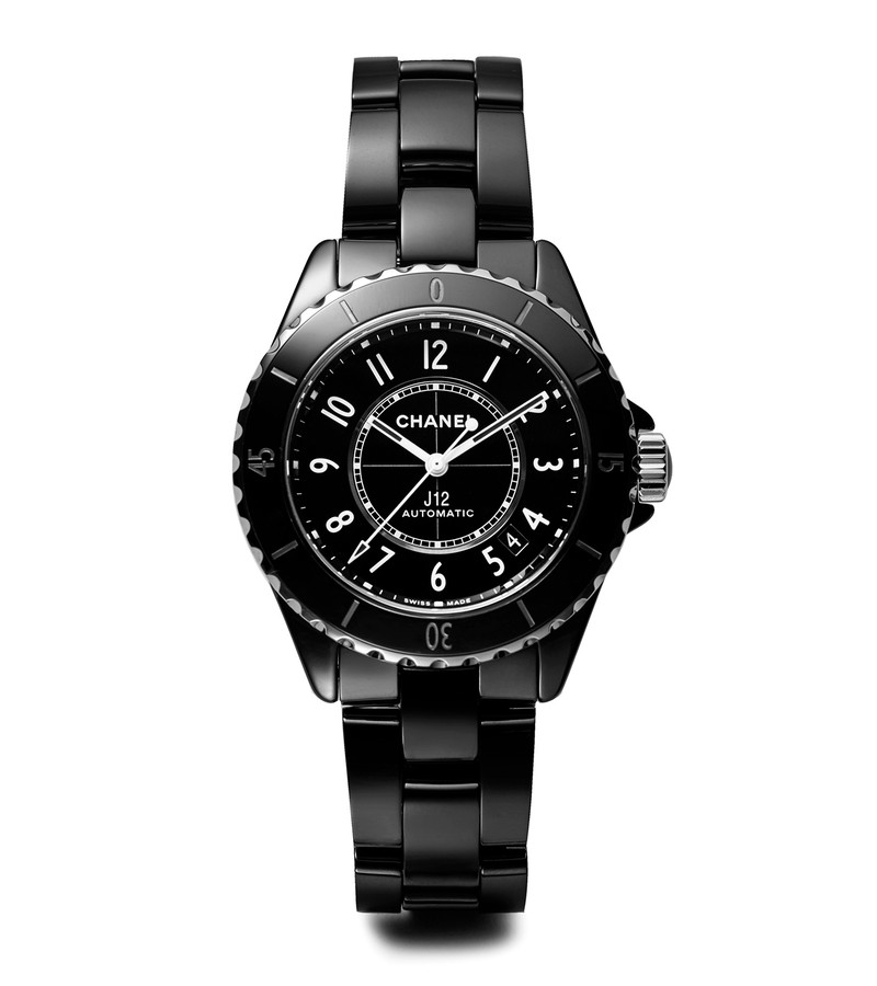「J12」自動巻き、高耐性ケース(38mm)×ブレスレット、200m防水。63万2500円/シャネル