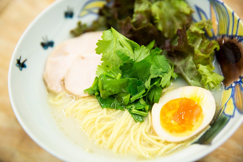 比内地鶏白湯ラーメン