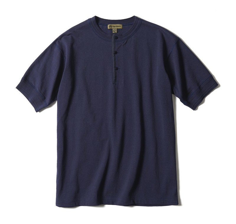 ヘンリーネックTシャツ1万4000円／ナイジェル・ケーボン（アウターリミッツ）