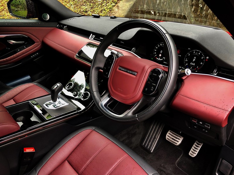 R-DYNAMIC P300MHEV