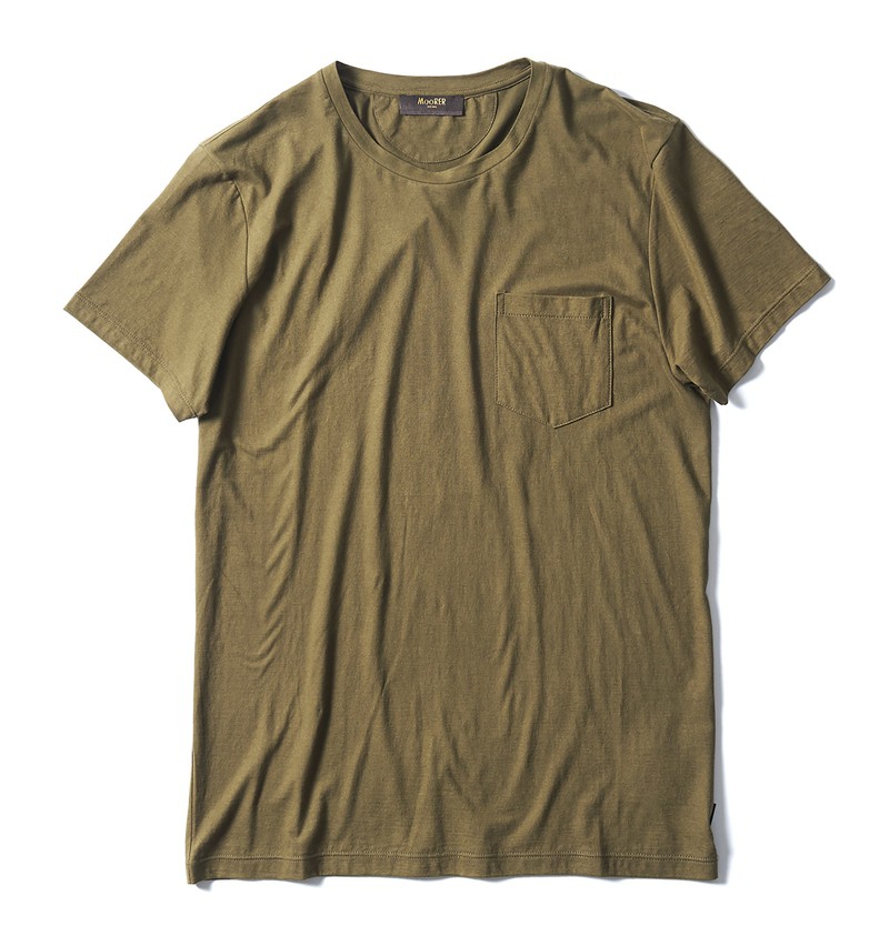 Tシャツ5万2000円(ムーレー 銀座店)