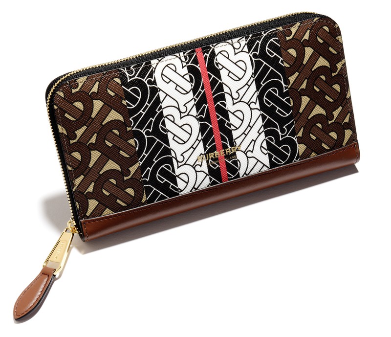 バーバリーの財布　［W19×H10×D2cm］6万8000円／バーバリー（バーバリー・ジャパン）