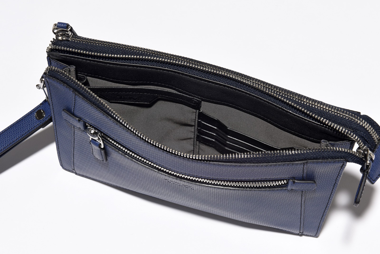 財布以上バッグ未満！ めっちゃ使えるミニクラッチ４選 | メンズ