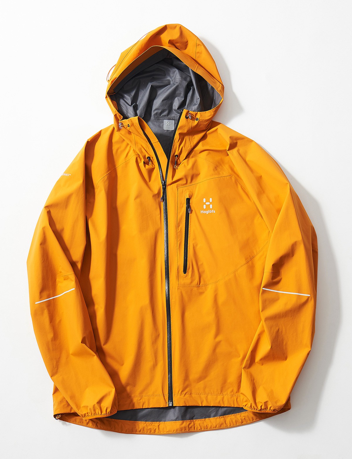 ジャケット3万6000円/ホグロフス(アシックスジャパン ホグロフス事業部)
