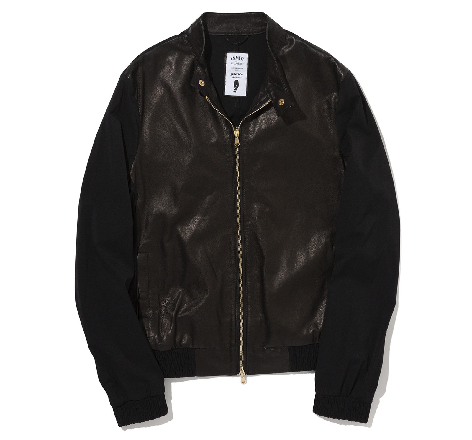レザージャケット9万8000円/エンメティ×ジャブス アルキヴィオ(ともにナノ・ユニバース カスタマーサービス)