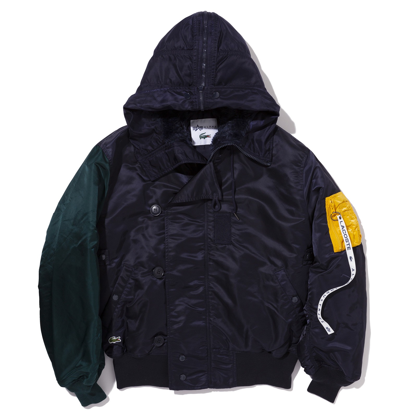 3万4000円/ラコステ×アルファ インダストリーズ(ラコステお客様センター)