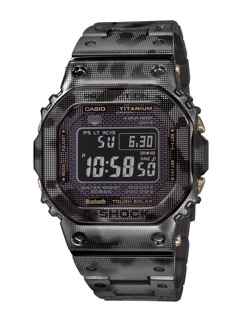 「GMW-B5000TCM-1JR」ソーラー駆動クォーツ、世界6局対応電波時計、ブラックDLC加工チタンケース&バン(49.3×43.2mm)、20気圧防水。17万5000円/カシオ計算機