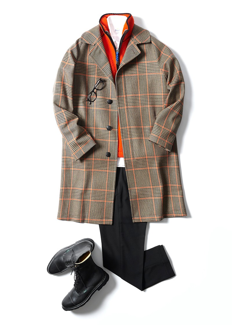 コート12万円/タリアトーレ(トレメッツォ)、プルオーバー8万9000円/ドレイクス(ドレイクス 銀座店)、シャツ2万3000円/ジャンネット(トヨダトレーディング プレスルーム)、パンツ1万4000円/ユナイテッドアローズ(ユナイテッドアローズ 六本木ヒルズ店)、メガネ3万5000円/アイヴァン 7285(アイヴァン 7285 トウキョウ)、靴7万2000円/パラブーツ(パラブーツ 青山店)