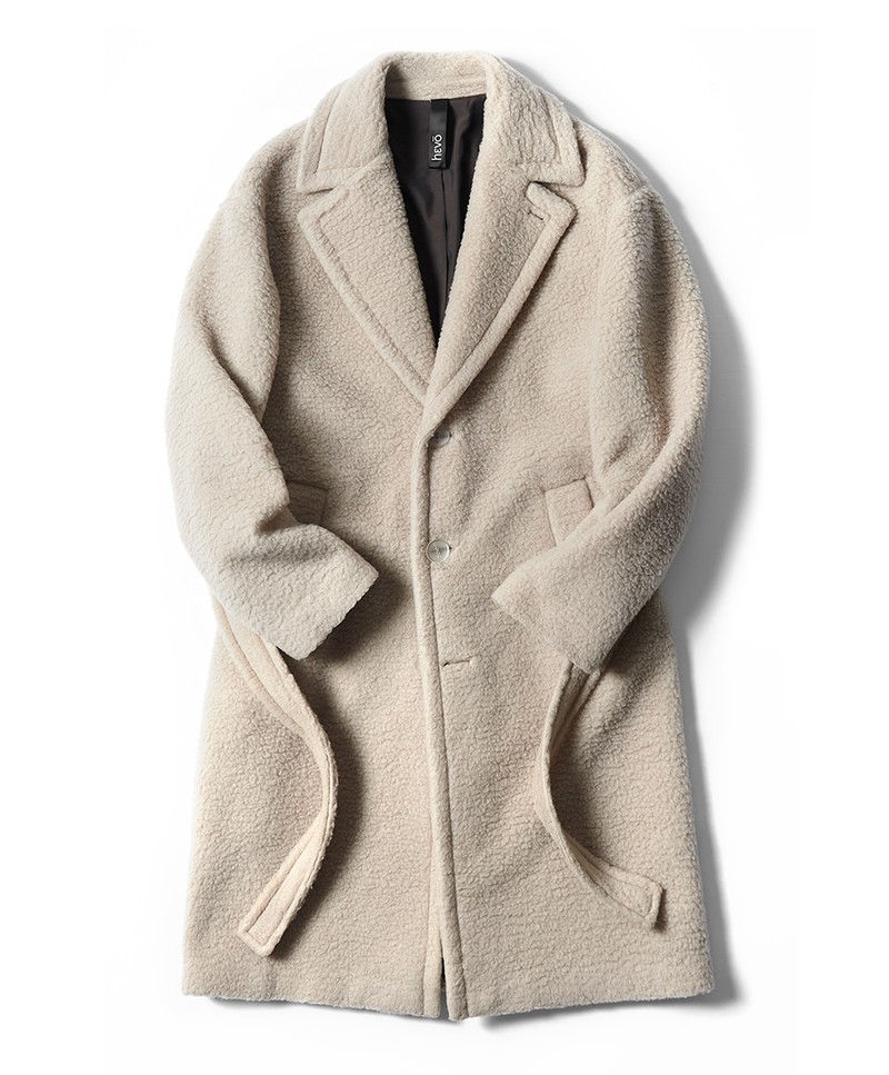 コート9万円／イーヴォ（トヨダトレーディング プレスルーム）