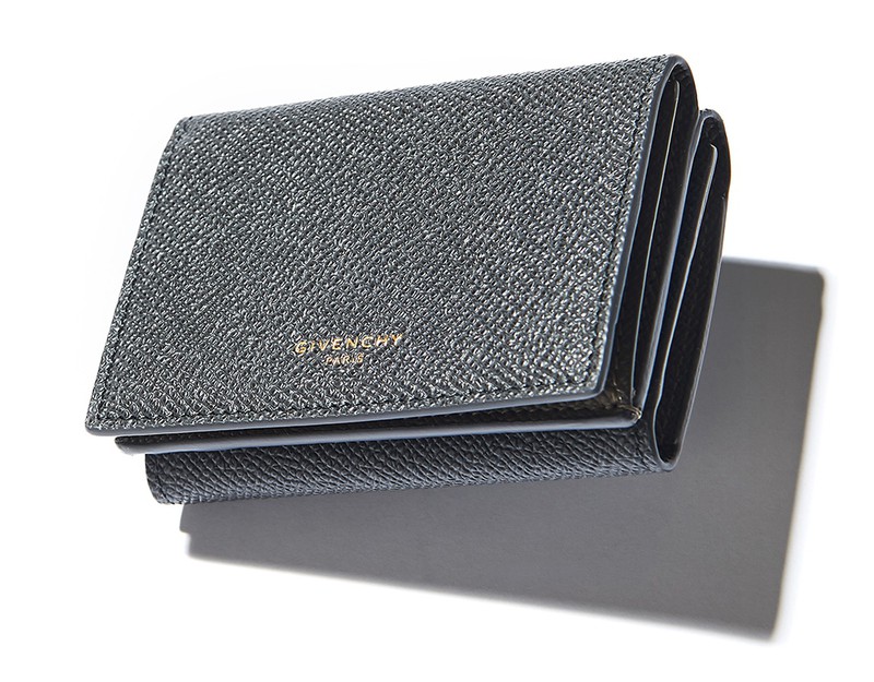 財布4万2000円/ジバンシィ(ジバンシィ表参道店)