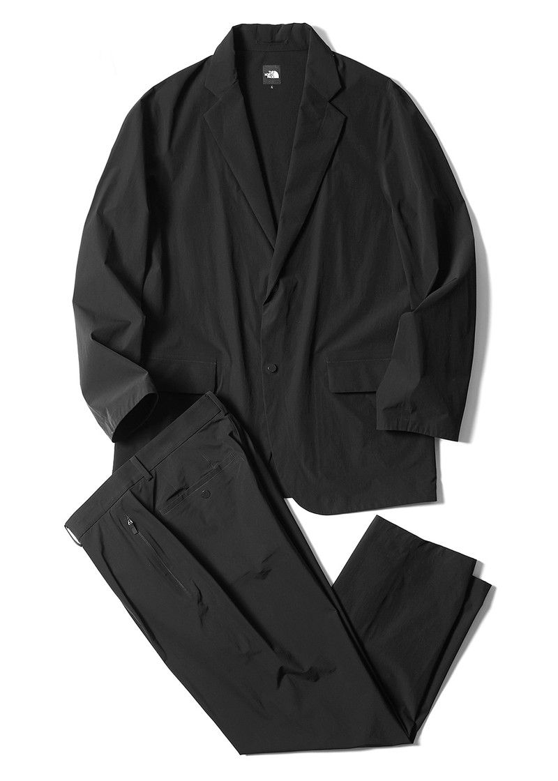 セットアップジャケット2万9000円、パンツ2万2000円／ともにザ・ノース・フェイス（ゴールドウイン カスタマーサービスセンター）