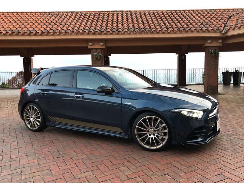 メルセデスAMG A35 4MATIC/写真は19インチリムのホイールを入った「エディション1」