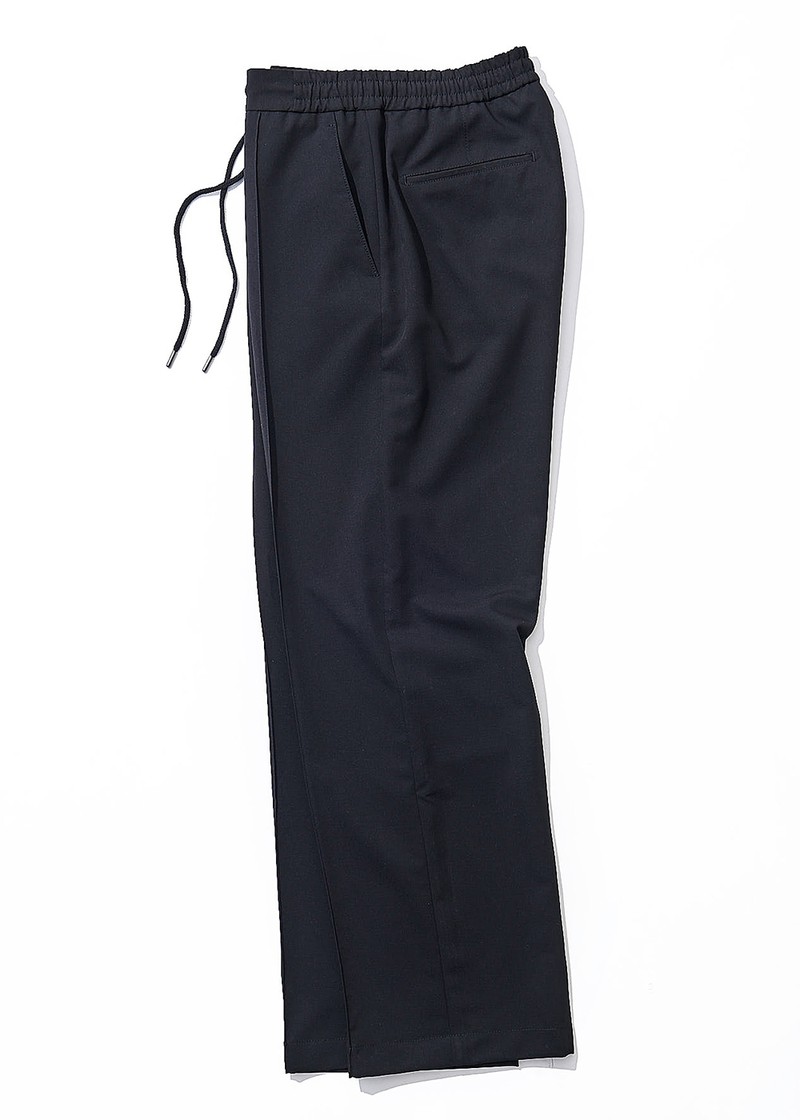 パンツ2万9000円(アマン)