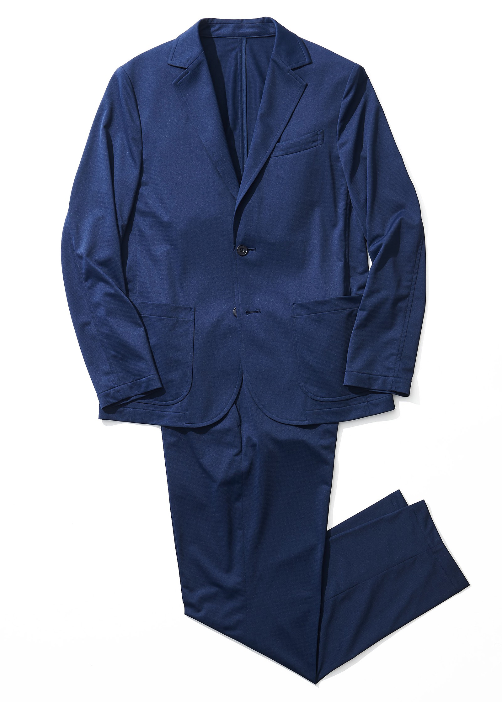 ▲ジャケット3万9000円、パンツ2万2000円/ともにブリッラ ペル イル グスト(ビームス 六本木ヒルズ)