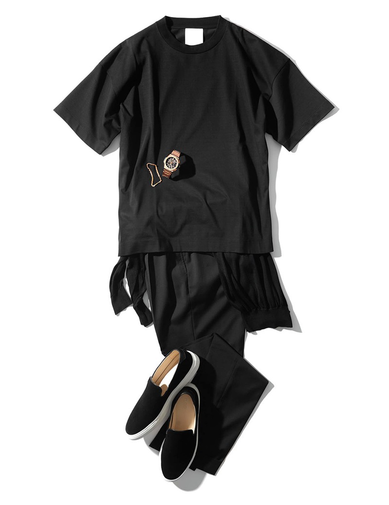 時計556万円/ウブロ、Tシャツ9800円、ニット2万9000円/ともにスローン、パンツ2万9000円/GTA(グジ 東京店)、ブレスレット21万円、ハム(ストラスブルゴ)、靴4万4000円/C.QP(ビームス 六本木ヒルズ)