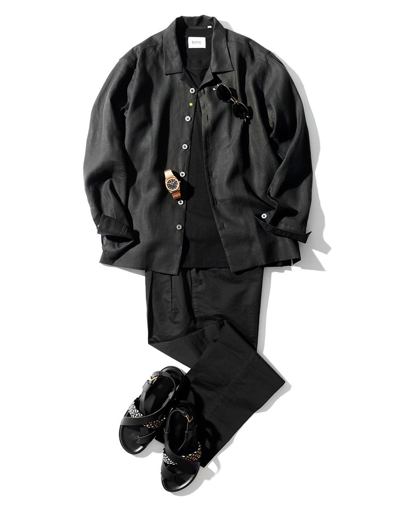 時計525円/オーデマ ピゲ(オーデマ ピゲ ジャパン)、シャツ2万7000円/ジャンネット(グジ 東京店)、Tシャツ8000円/ブラームス、パンツ4万5000円/インスピンクト、サンダル4万9000円/カサブランカ(すべてストラスブルゴ)、サングラス3万9000円/アイヴァン(コンティニュエ)