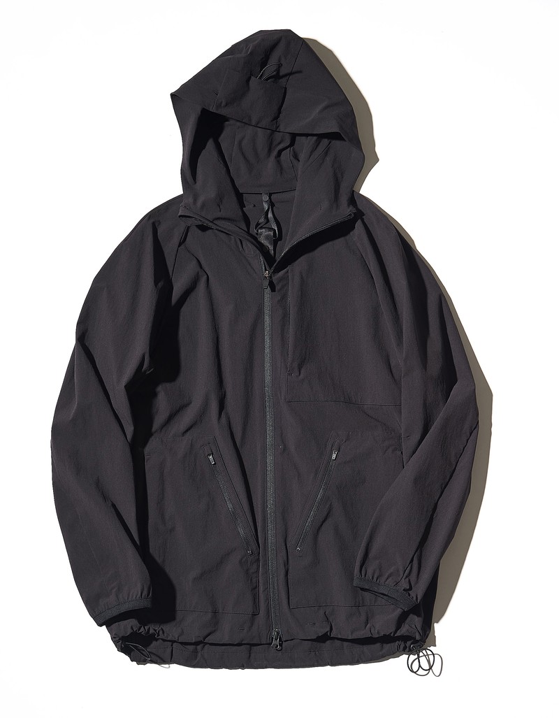 ジャケット4万8000円、パンツ2万4000円／ともにエイチアイピー バイ ソリード×リーダー（タトラスインターナショナル）