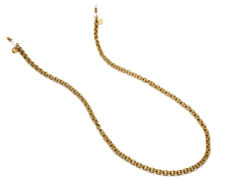 付けるだけで知的さアップ！ 大人のメガネに必須の小物といえば